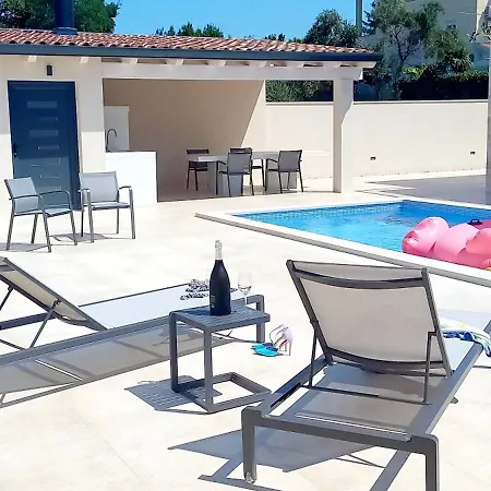 Faro - New House, Near Beaches, Heated Pool, Playroom, Bbq, Salvore - Istria