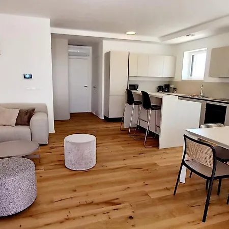 Faro - New House, Near Beaches, Heated Pool, Playroom, Bbq, Salvore - Istria فيلة