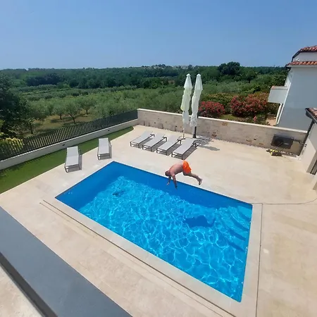 Faro - New House, Near Beaches, Heated Pool, Playroom, Bbq, Salvore - Istria فيلة